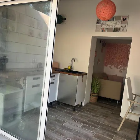 Duplex Romantique Avec Beau Jardin A Pieds 公寓