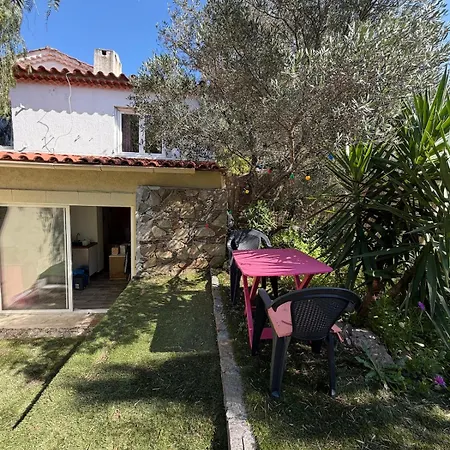 Duplex Romantique Avec Beau Jardin A Pieds Lejlighed