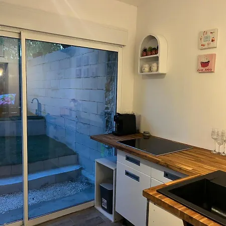 Duplex Romantique Avec Beau Jardin A Pieds *