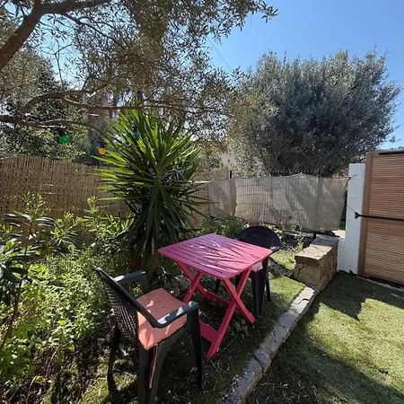 Duplex Romantique Avec Beau Jardin A Pieds Lejlighed