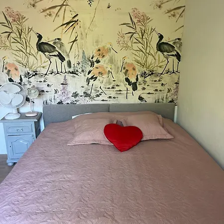 Duplex Romantique Avec Beau Jardin A Pieds *