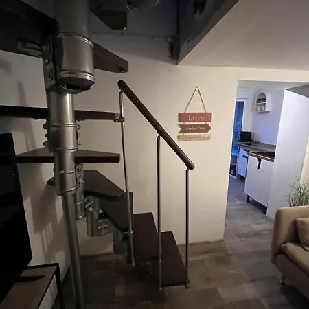 Duplex Romantique Avec Beau Jardin A Pieds