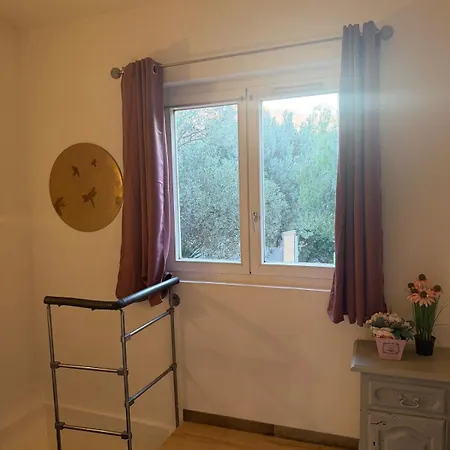 Duplex Romantique Avec Beau Jardin A Pieds Lejlighed
